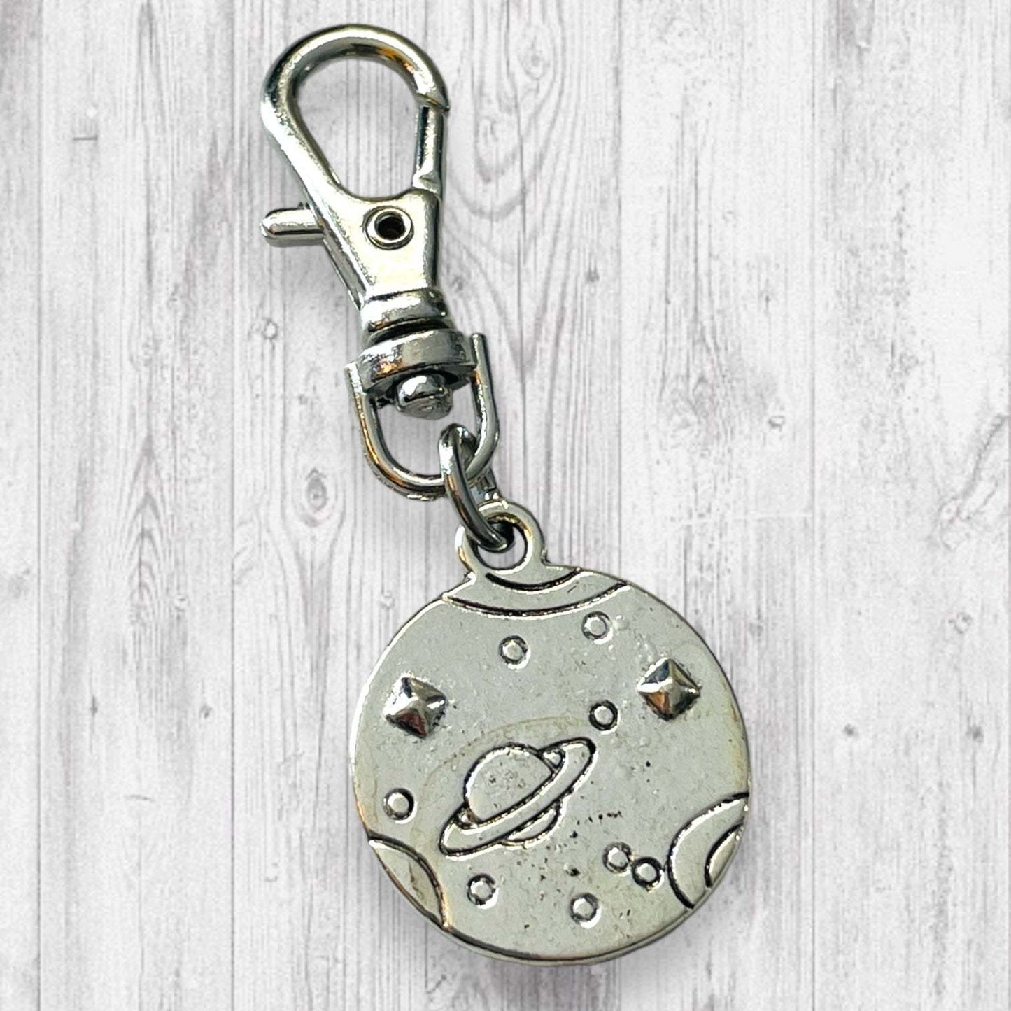 He Who Controls the Spice Progress and Universe Stitch MarkersAdoreKnitHe Who Controls the Spice Progress and Stitch Marker Set.  Inspired by the Frank Herbert's classic novel Dune.  1 of 4 marker sets in the Dune Collection created forUniverse Stitch Markers