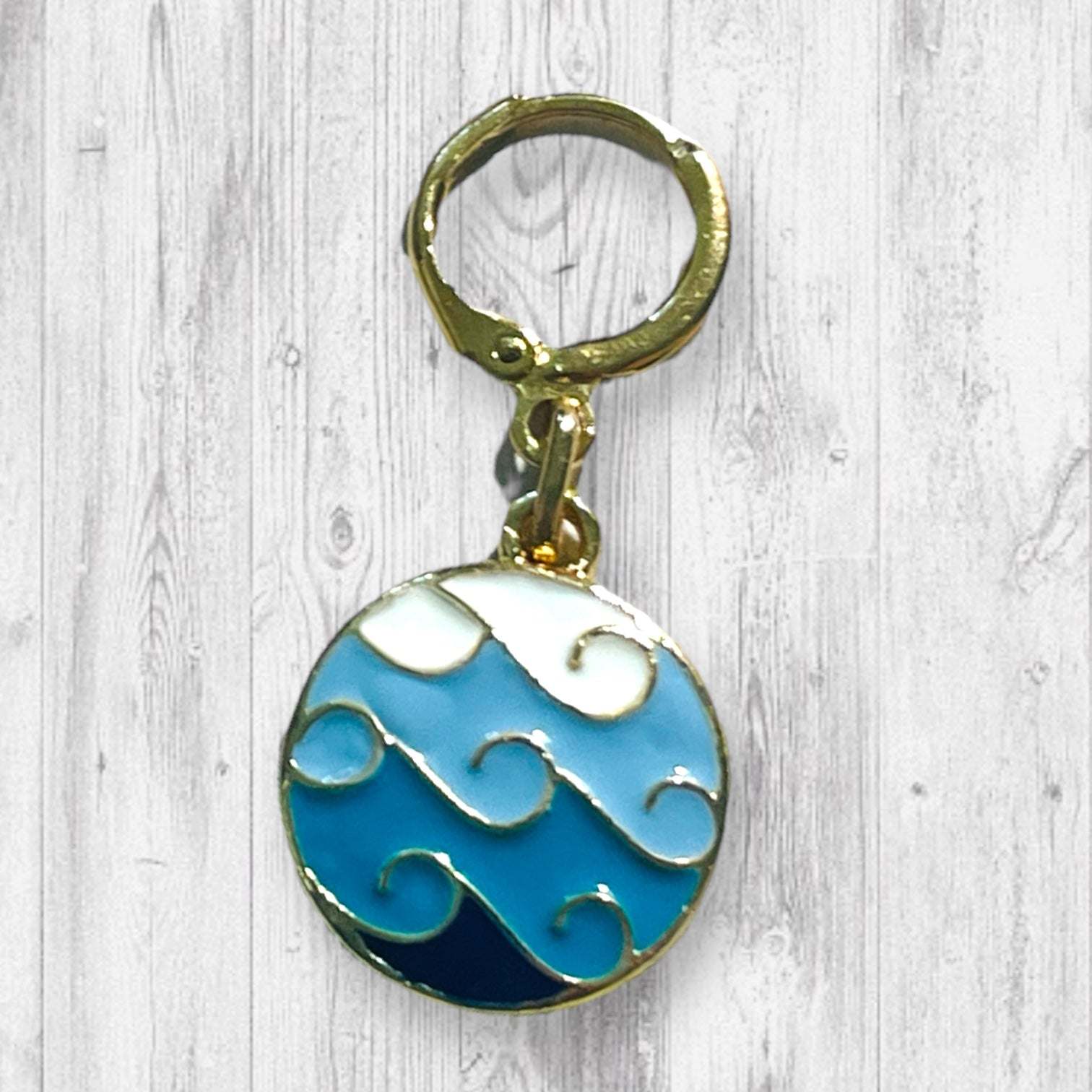 Wonders of the Sea Progress Marker SetAdoreKnitImmerse yourself in the beauty of the ocean with these delightful progress and stitch markers, and let your creativity make waves!
Bring the wonders of the deep sea Sea Progress Marker Set