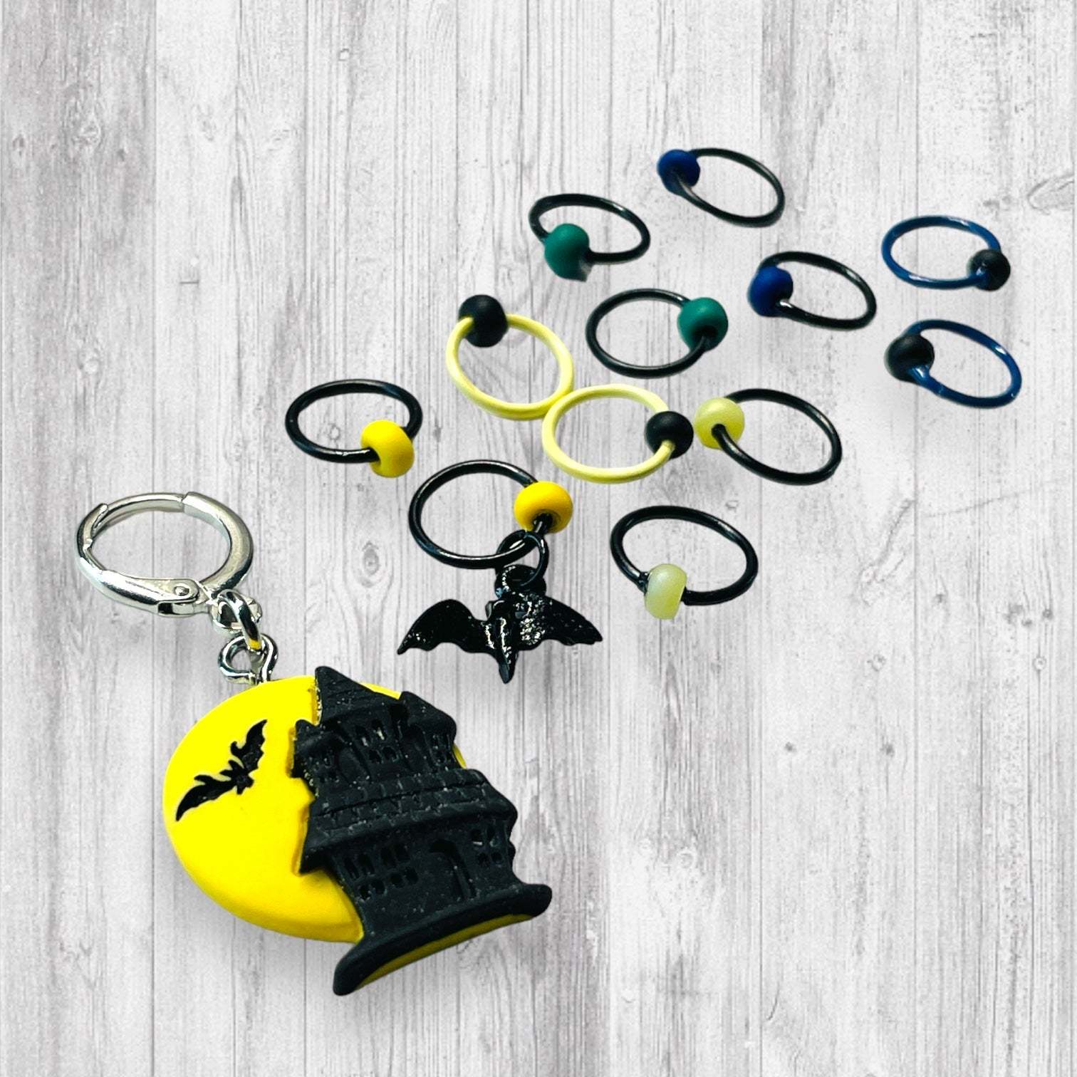 If You’ve Got it, Haunt it! Progress and stitch markers - AdoreKnit