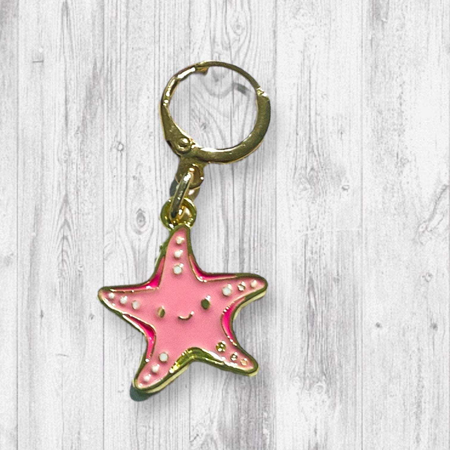 Wonders of the Sea Progress Marker SetAdoreKnitImmerse yourself in the beauty of the ocean with these delightful progress and stitch markers, and let your creativity make waves!
Bring the wonders of the deep sea Sea Progress Marker Set