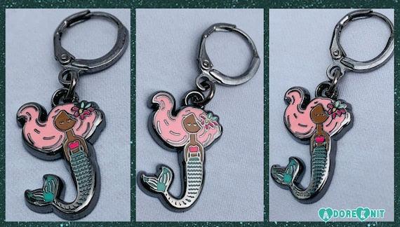 You're Mer-Mazing Progress & Stitch Markers, 2022 Splash Pad Party MDAdoreKnit2022 You're Mer-Mazing Progress & Stitch Markers were the Exclusive marker set for the 2022 DCS Splash Pad Party! Join us as we Knitting-a-long with the Down CelMer-Mazing Progress & Stitch Markers, 2022 Splash Pad Party MD