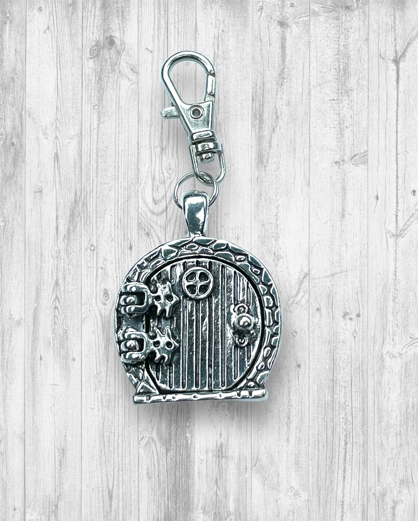 Hobbit & Lord of the Rings inspired Progress & Stitch MarkersAdoreKnit“In a hole in the ground there lived a hobbit. Not a nasty, dirty, wet hole, filled with the ends of worms and an oozy smell, nor yet a dry, bare, sandy hole with noRings inspired Progress & Stitch Markers