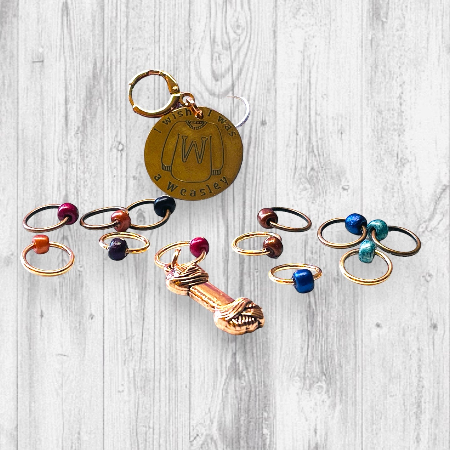 I Wish I Was A Weasley Progress and Stitch Marker SetAdoreKnitI Wish I Was A Weasley Progress and Stitch Markers.  Rose Gold and Copper stitch markers are reminiscent of the famous family's most distinguishing features.  ImaginStitch Marker Set