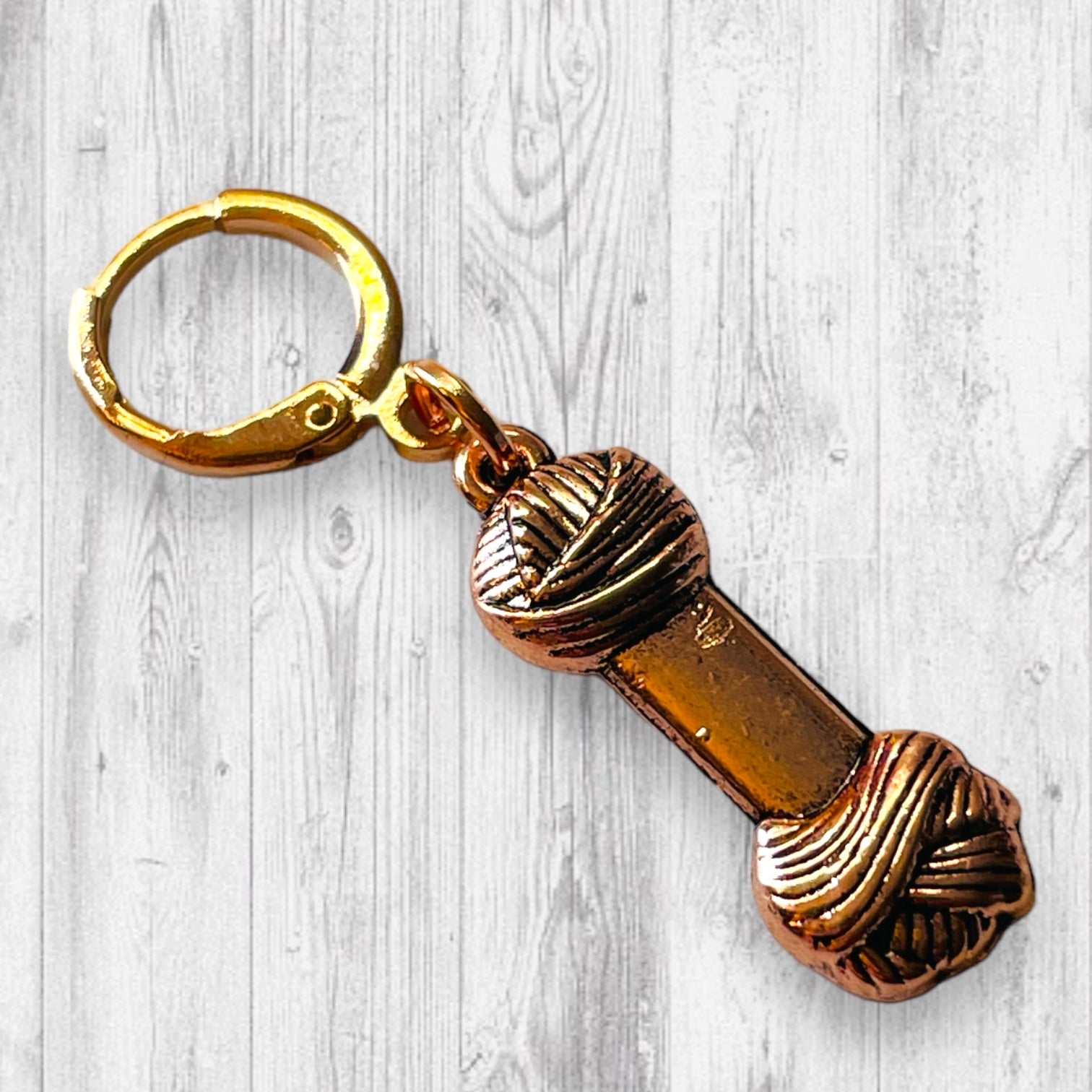 I Wish I Was A Weasley Progress and Stitch Marker SetAdoreKnitI Wish I Was A Weasley Progress and Stitch Markers.  Rose Gold and Copper stitch markers are reminiscent of the famous family's most distinguishing features.  ImaginStitch Marker Set