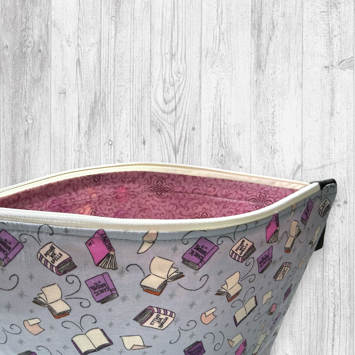 The Witching Hour Curriculum: Required Reading Knitting Project Bag | AdoreKnit