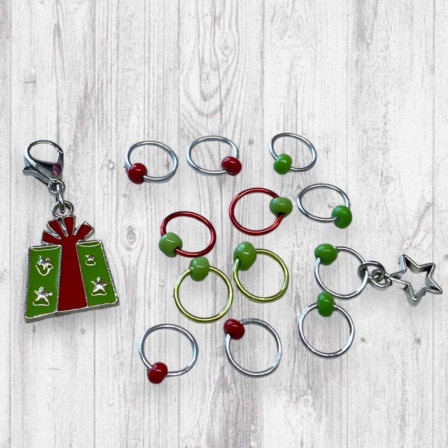 Green Present with stars Progress and Stitch Markers - AdoreKnit