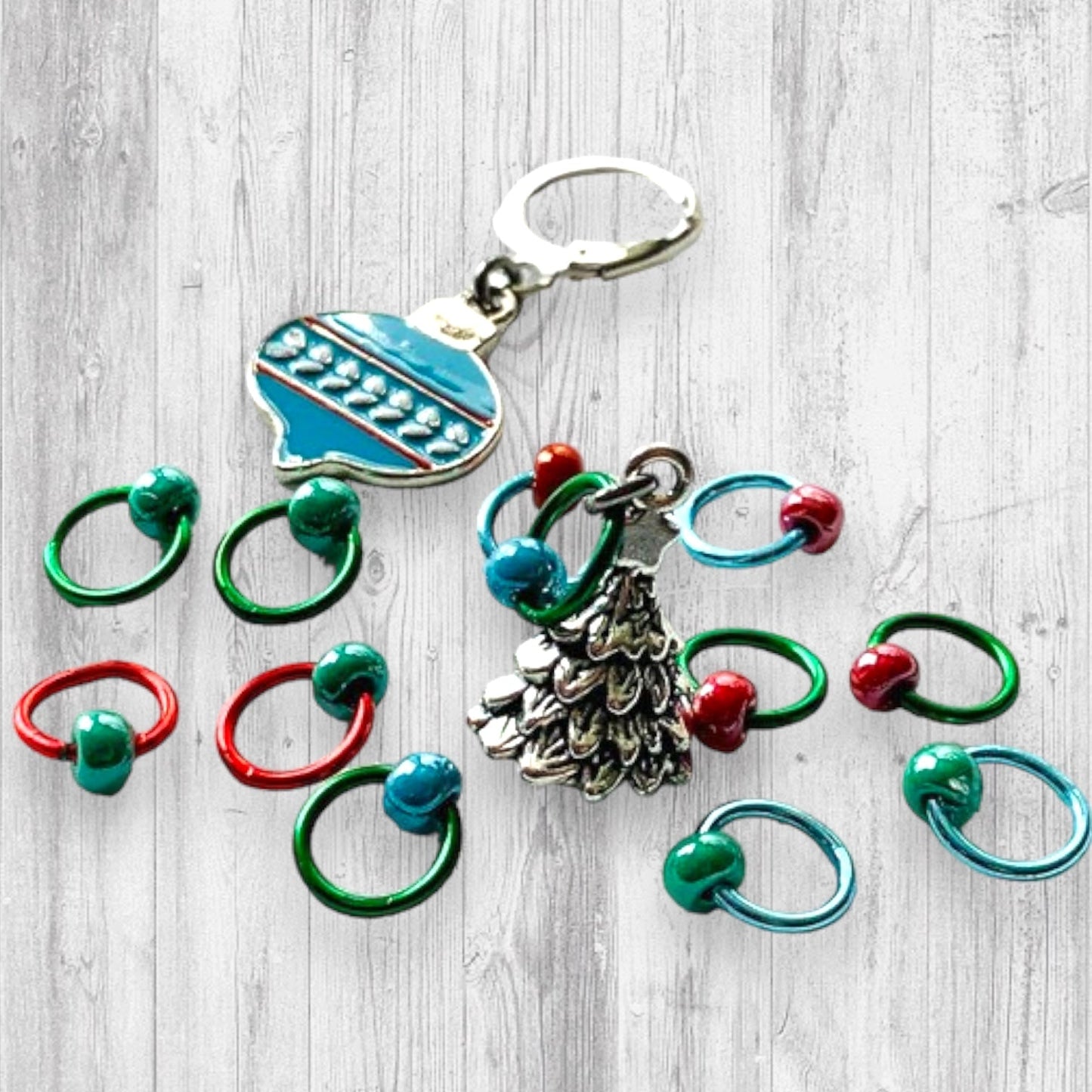 Christmas Ornament with 3D Tree Progress and Stitch Markers - AdoreKnit